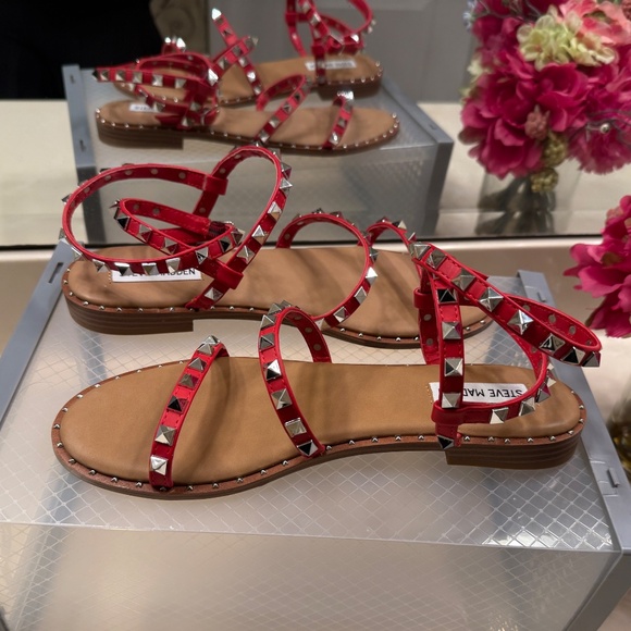Steve Madden Women's Travel Rock Stud Flat Sandals (Size 10) RED - Picture 3 of 4